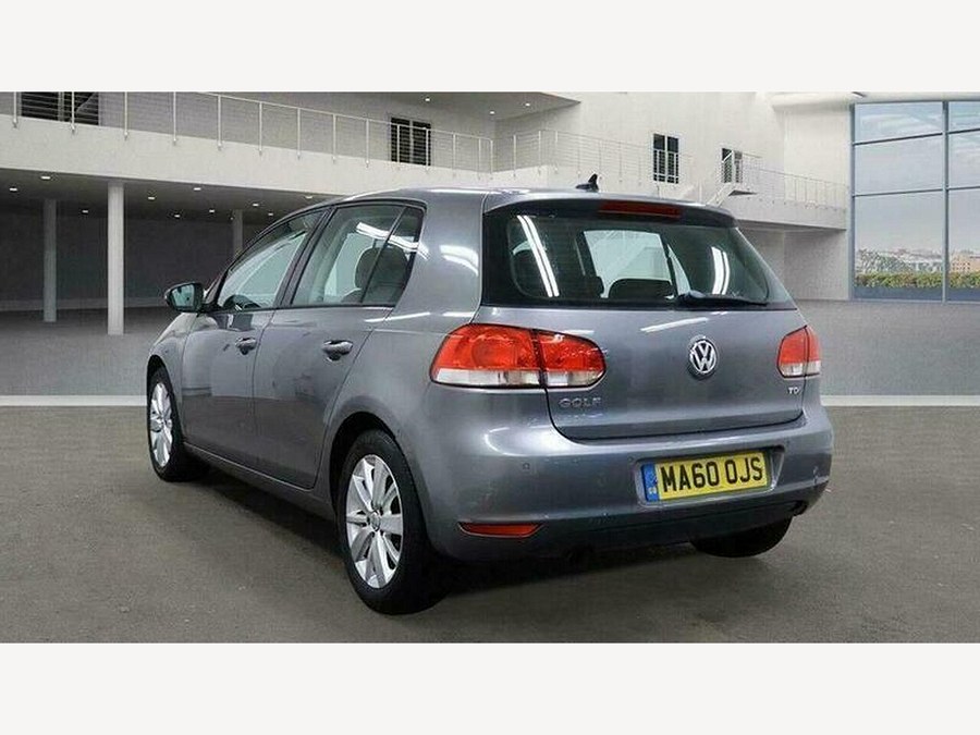 2010 Volkswagen Golf photo 3