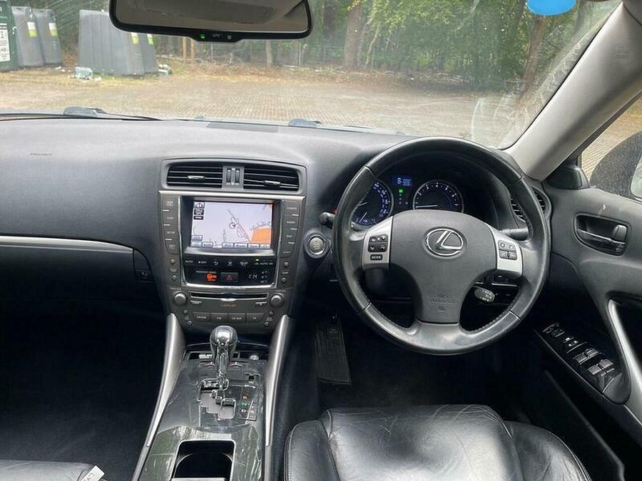 Lexus IS photo 2