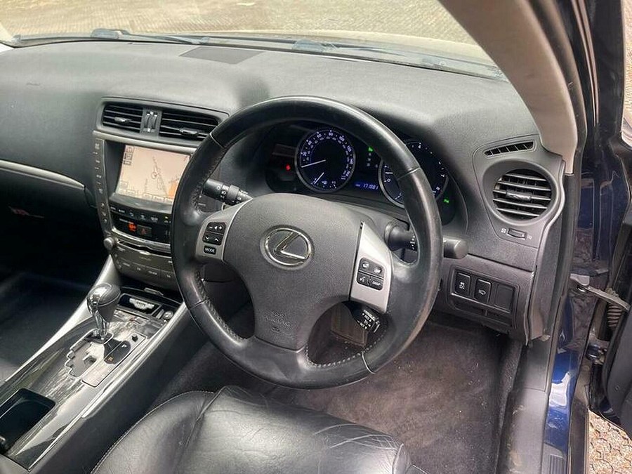 2012 Lexus IS photo 11