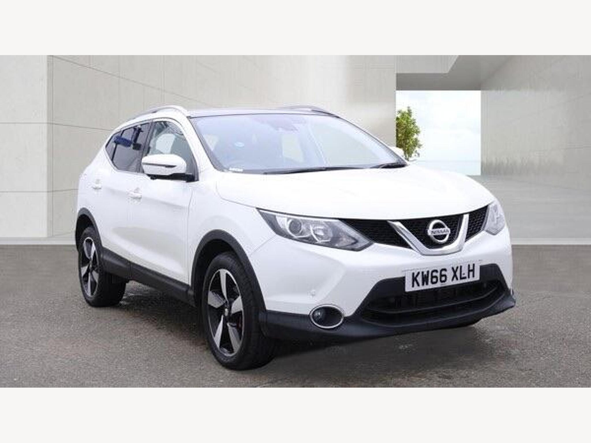 2017 Nissan Qashqai 1.6 dCi N-Connecta XTRON 2WD Euro 6 (s/s) 5dr for sale at AMB Cars