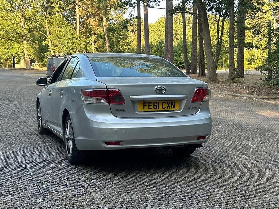 2011 Toyota Avensis photo 4