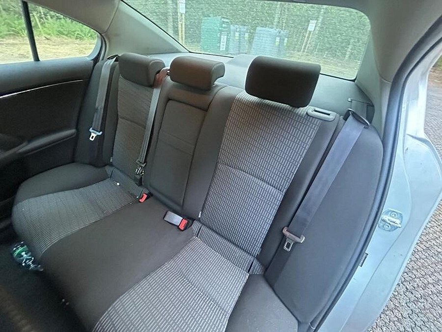 2011 Toyota Avensis photo 11