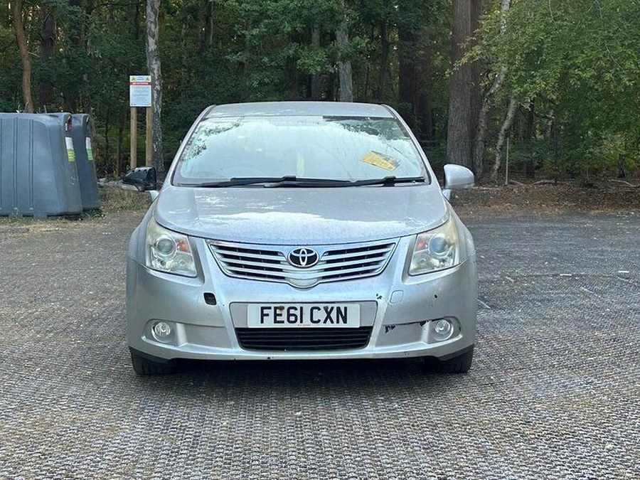 2011 Toyota Avensis photo 7