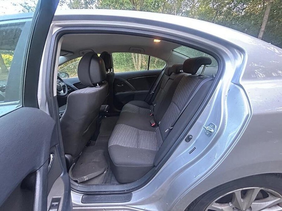 2011 Toyota Avensis photo 10