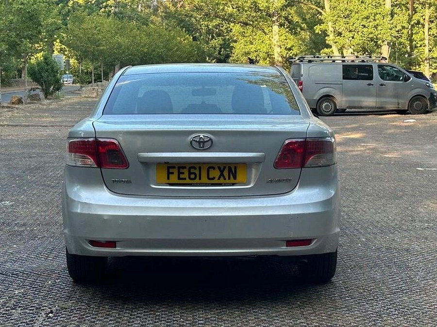2011 Toyota Avensis photo 14