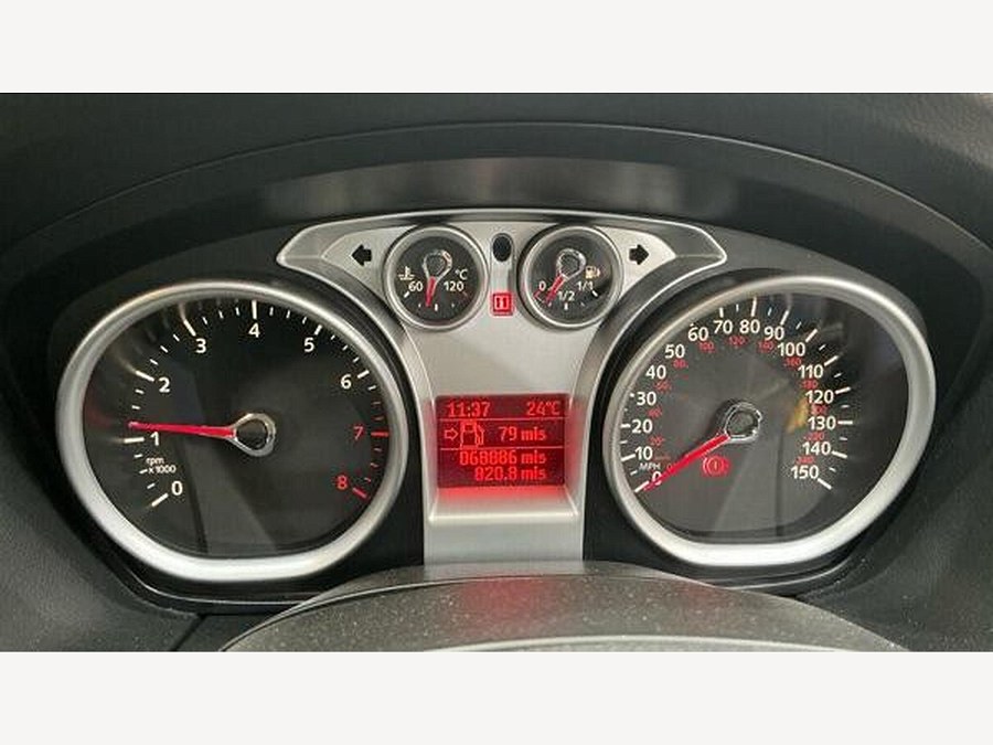 2010 Ford Focus photo 9