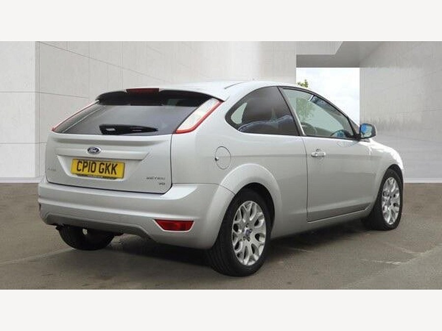 2010 Ford Focus photo 6