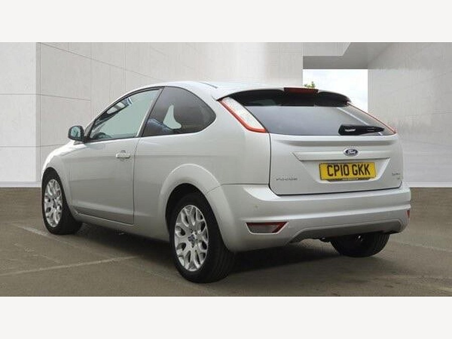 2010 Ford Focus photo 3