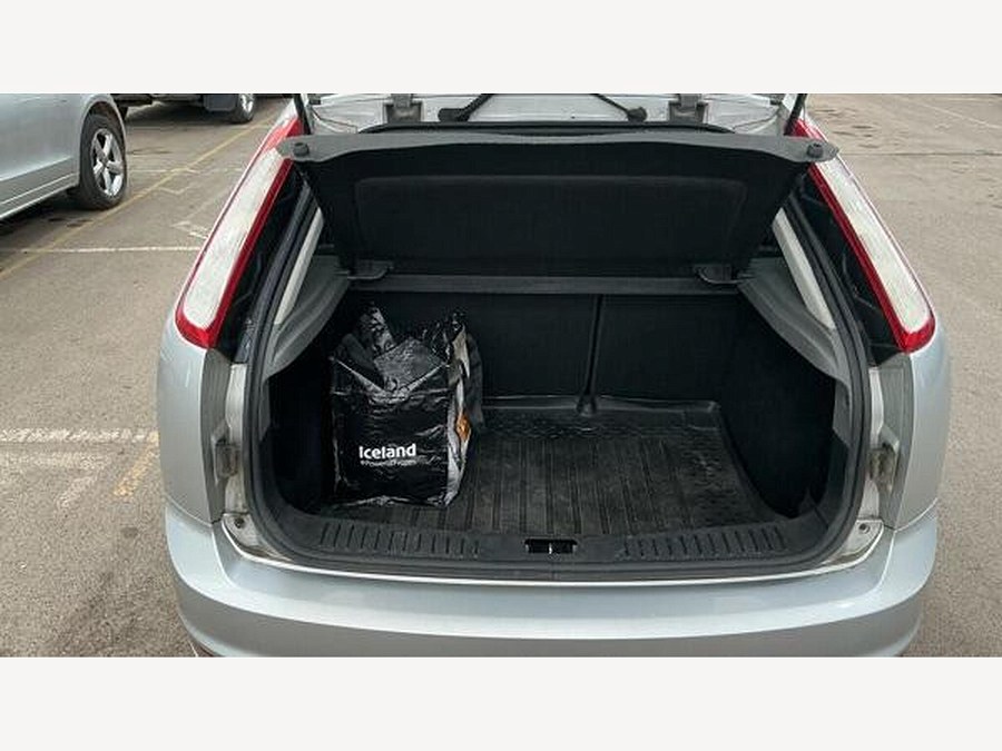 2010 Ford Focus photo 8