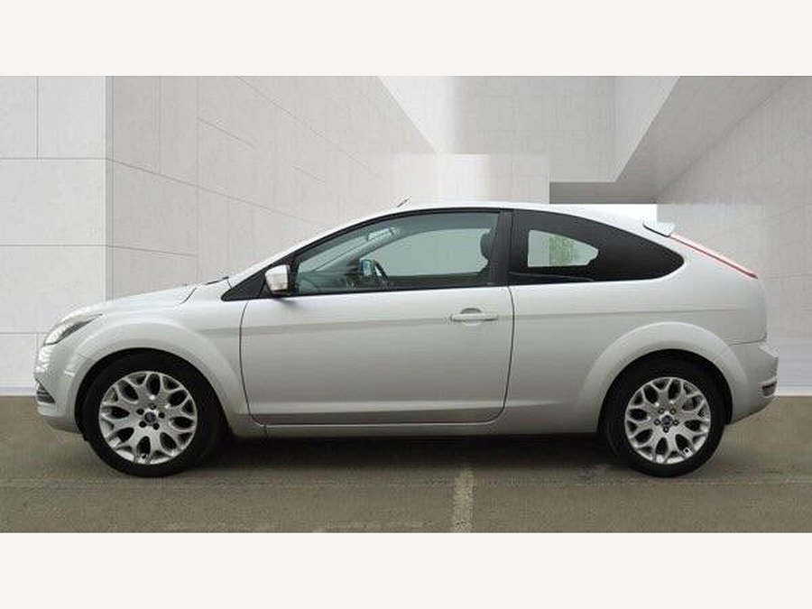 2010 Ford Focus photo 4