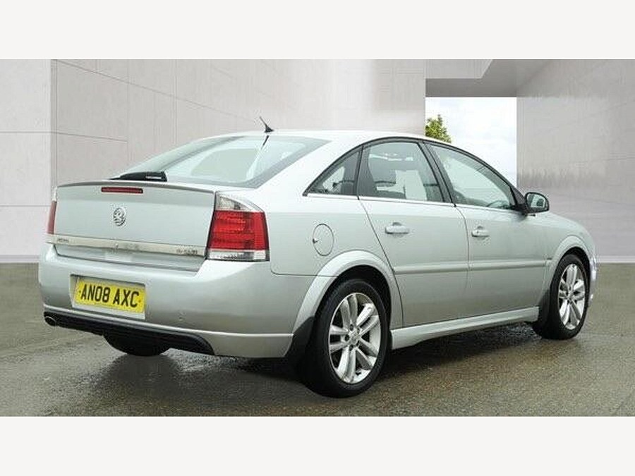 Vauxhall Vectra photo 2
