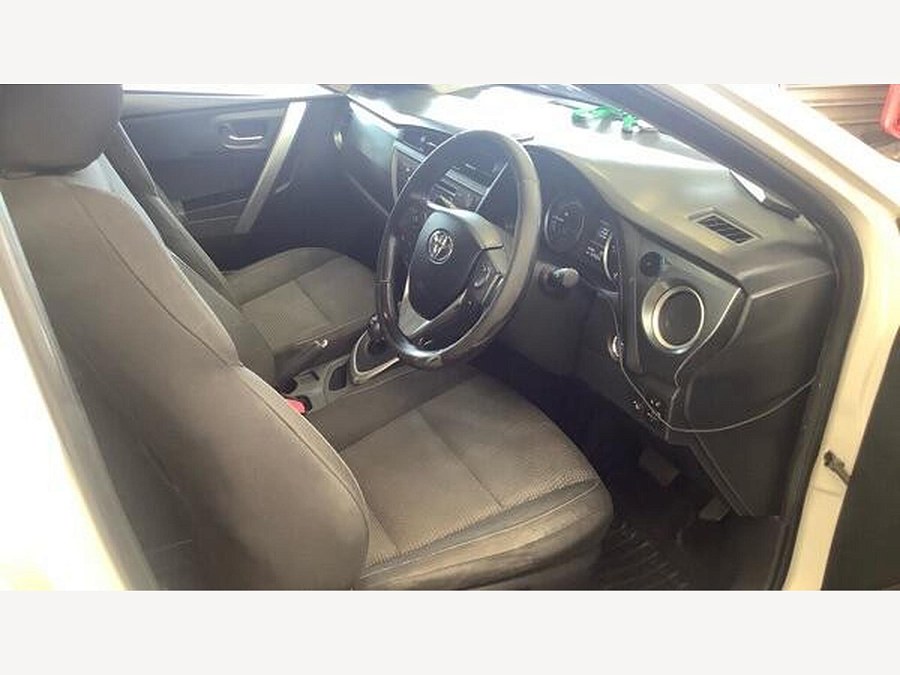 2014 Toyota Auris photo 12