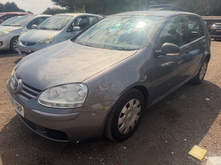 2006 Volkswagen Golf photo 2