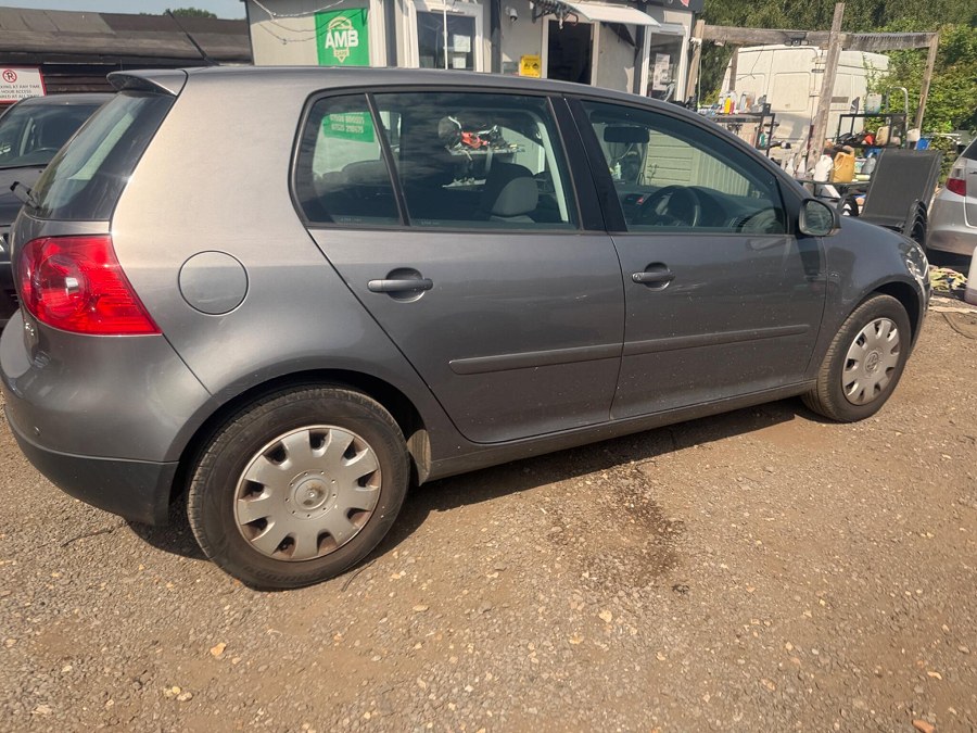 2006 Volkswagen Golf photo 11