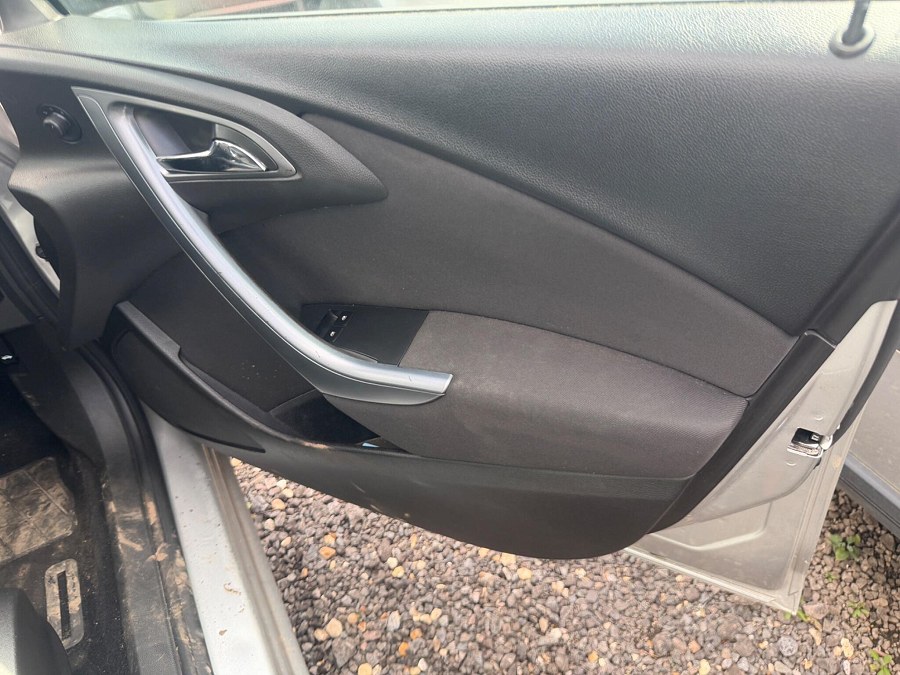 2013 Vauxhall Astra photo 9