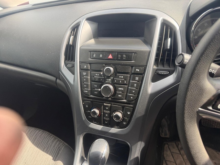 2013 Vauxhall Astra photo 13