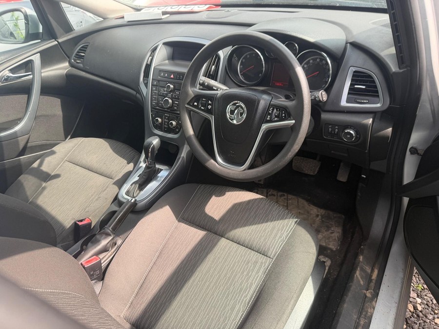 2013 Vauxhall Astra photo 7