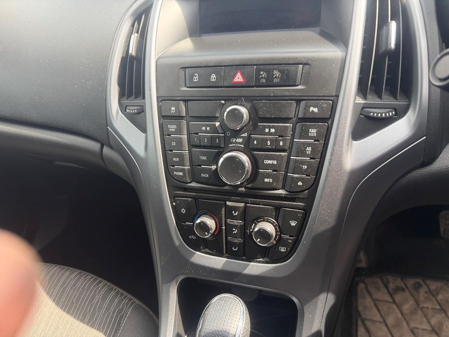 2013 Vauxhall Astra photo 12