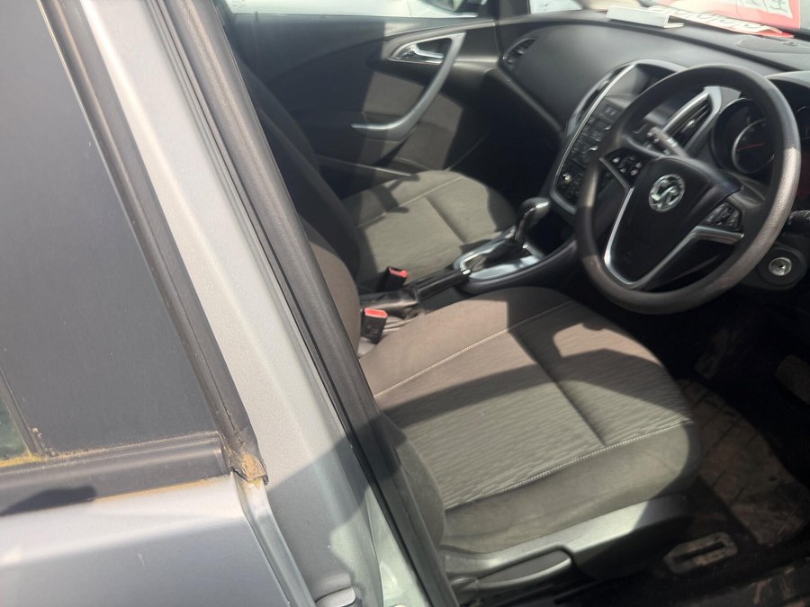 2013 Vauxhall Astra photo 8