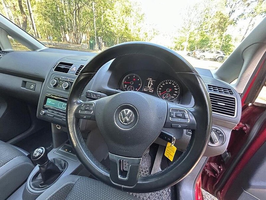 Volkswagen Touran photo 2