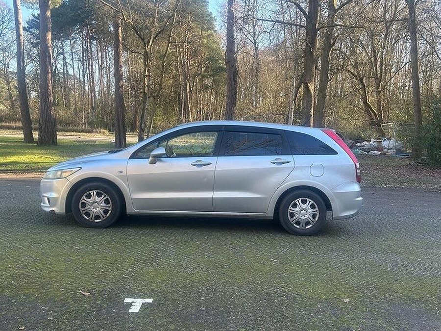 2005 Honda Stream photo 8