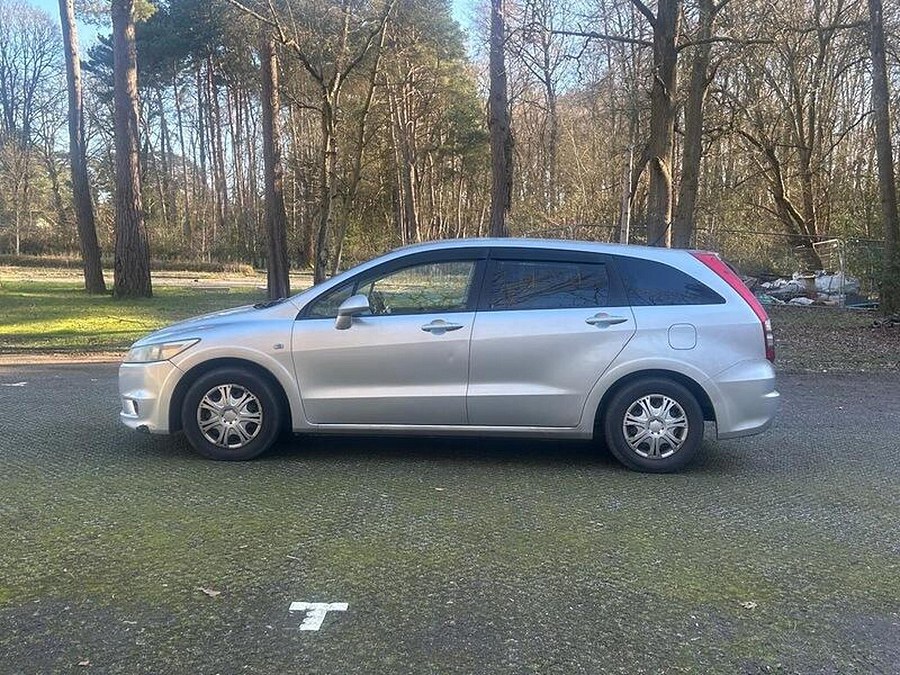 2005 Honda Stream photo 10