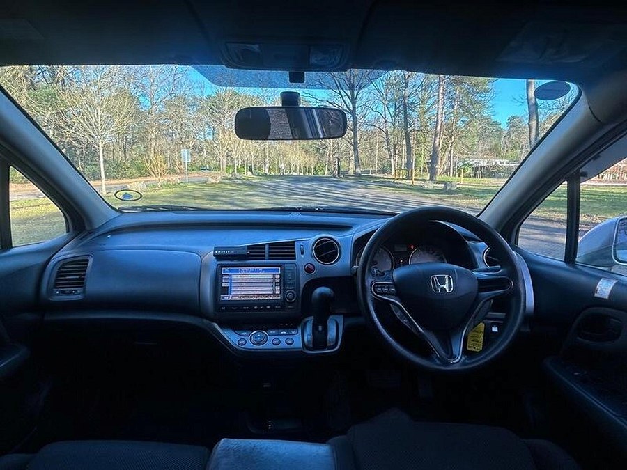 2005 Honda Stream photo 4