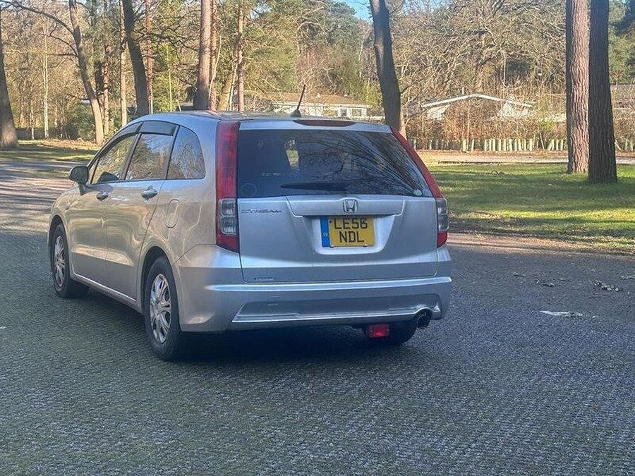 2005 Honda Stream photo 7