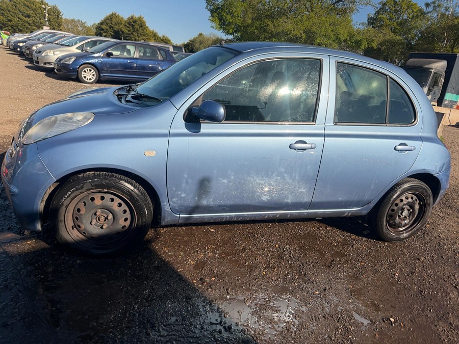 Nissan Micra photo 2