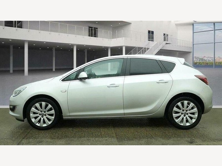 2012 Vauxhall Astra photo 9