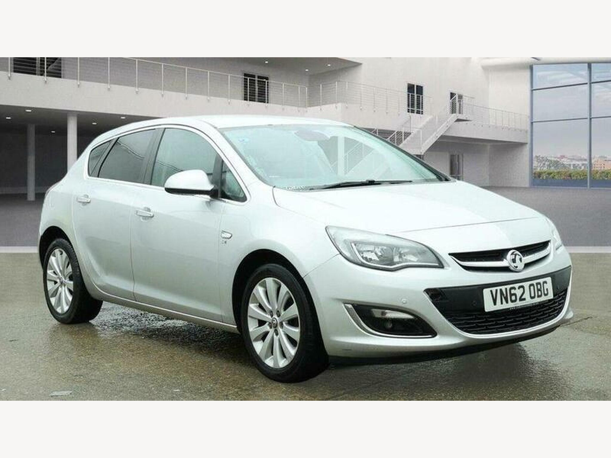 2012 Vauxhall Astra 1.6 16v SE Auto Euro 5 5dr for sale at AMB Cars