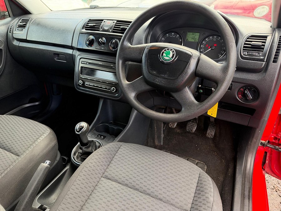 2012 Skoda Fabia photo 3