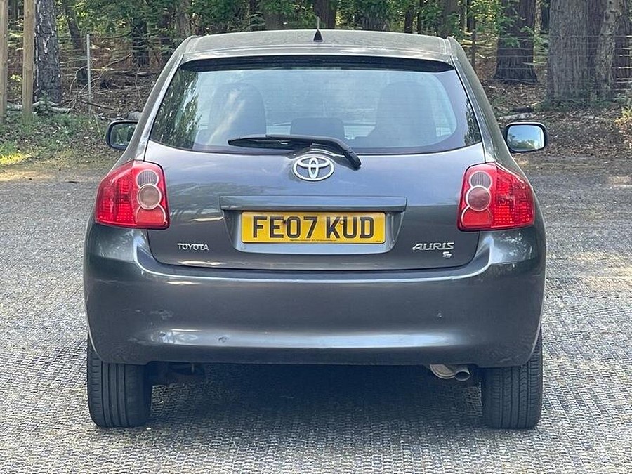 2007 Toyota Auris photo 12