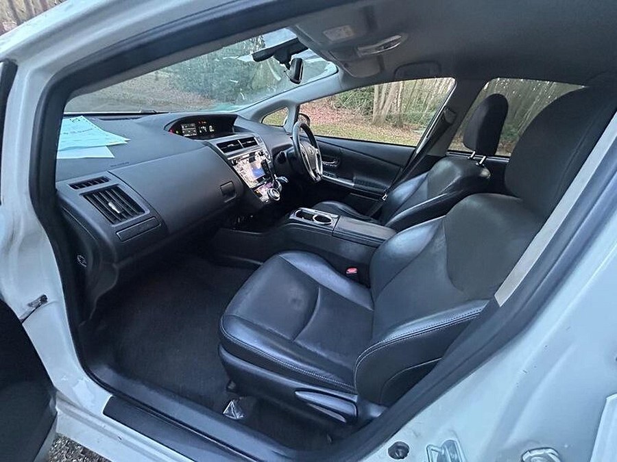 2015 Toyota Prius+ photo 4
