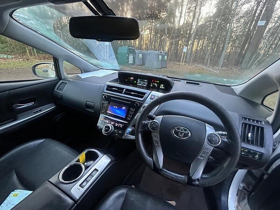 Toyota Prius+ photo 2