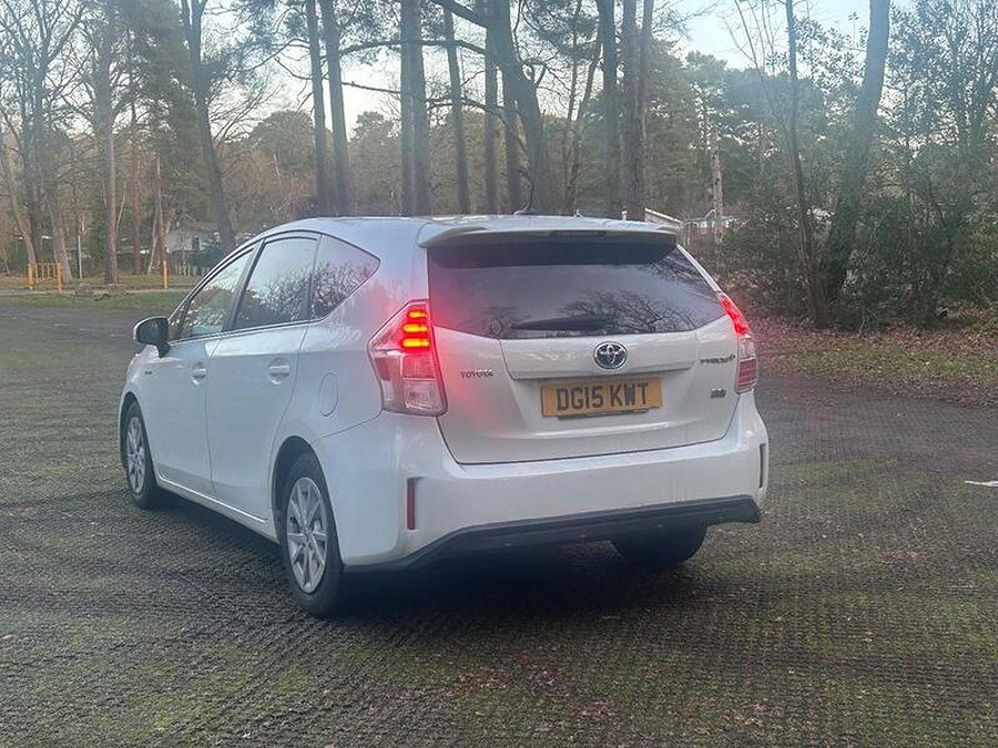 2015 Toyota Prius+ photo 3