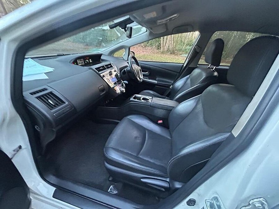 2015 Toyota Prius+ photo 13