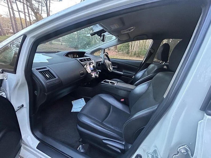 2015 Toyota Prius+ photo 6