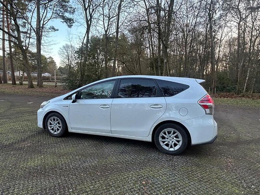 2015 Toyota Prius+ photo 12