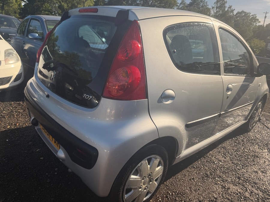 2011 Peugeot 107 photo 7