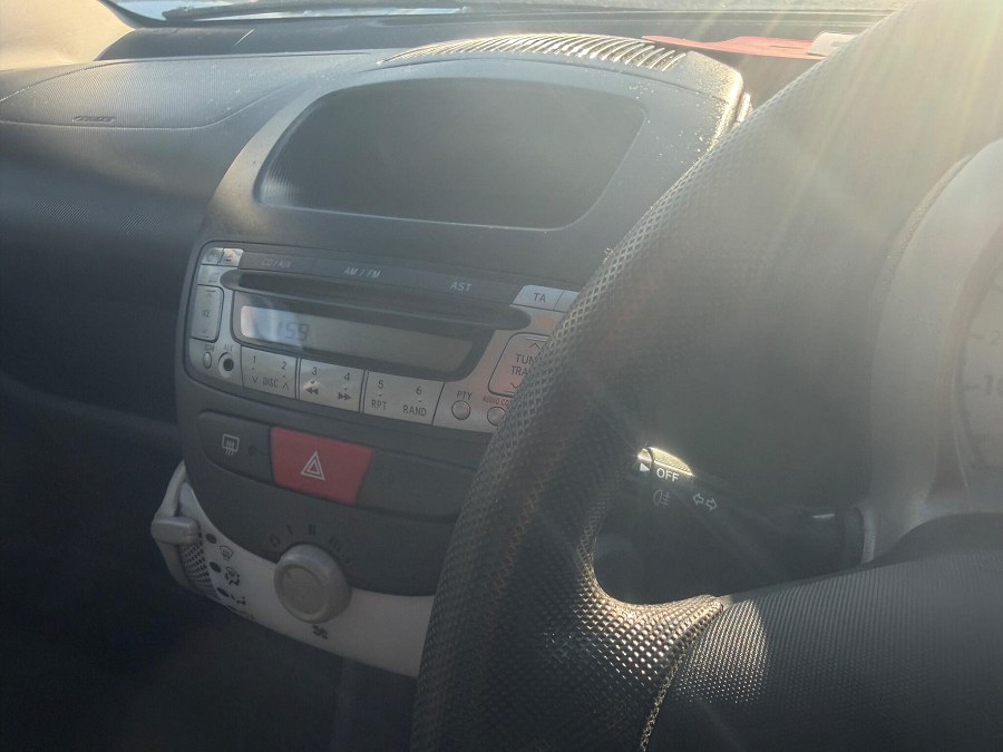 2011 Peugeot 107 photo 10