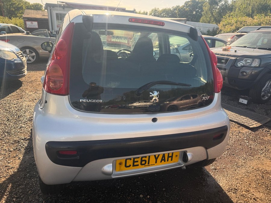 2011 Peugeot 107 photo 4