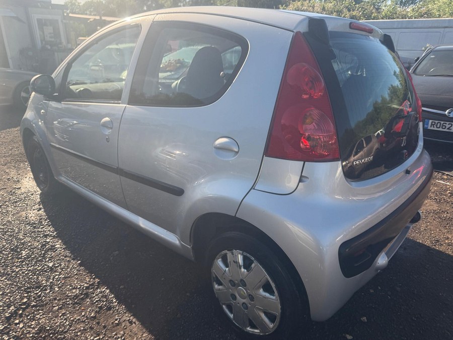 2011 Peugeot 107 photo 6