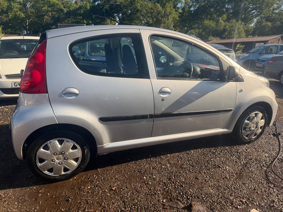 2011 Peugeot 107 photo 5