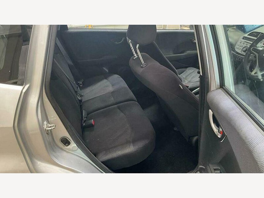 2010 Honda Jazz photo 12