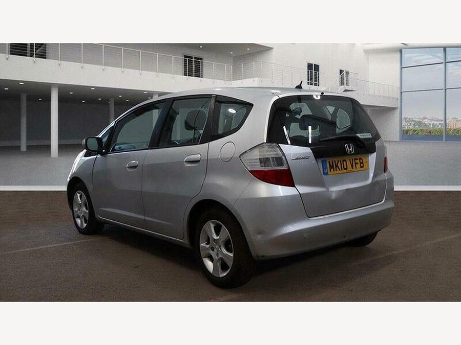 2010 Honda Jazz photo 3