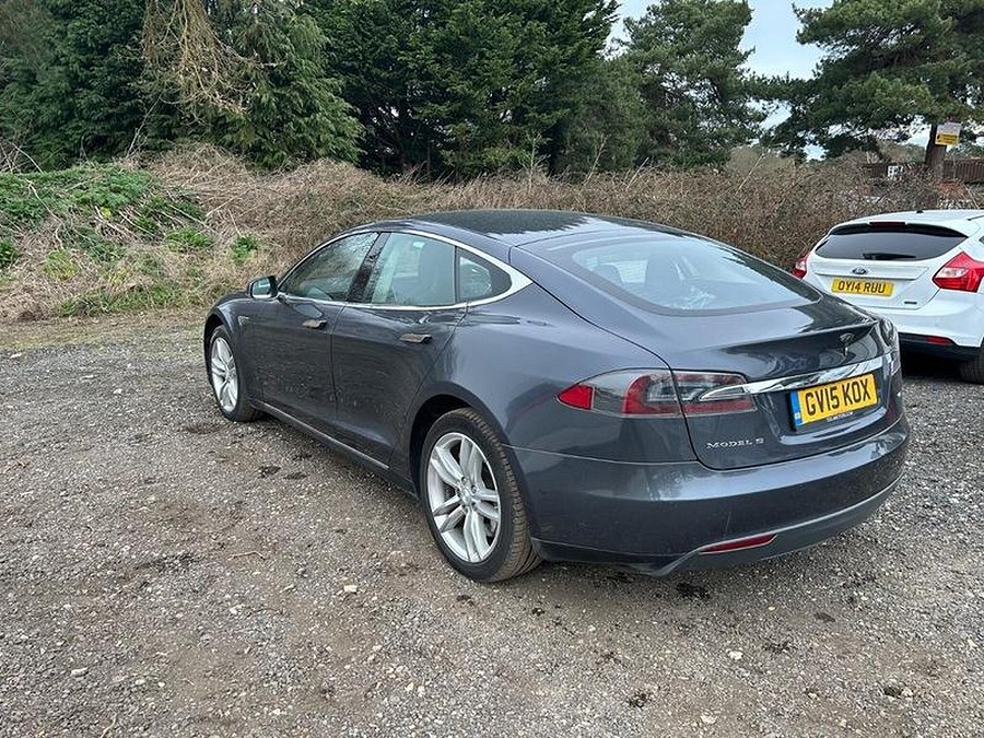 2015 Tesla Model S photo 7