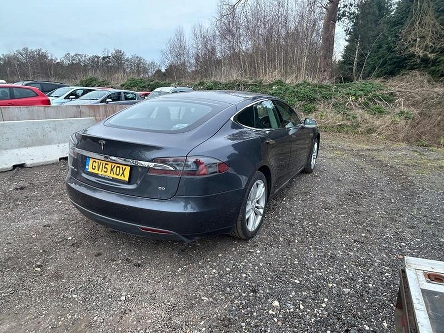 2015 Tesla Model S photo 8