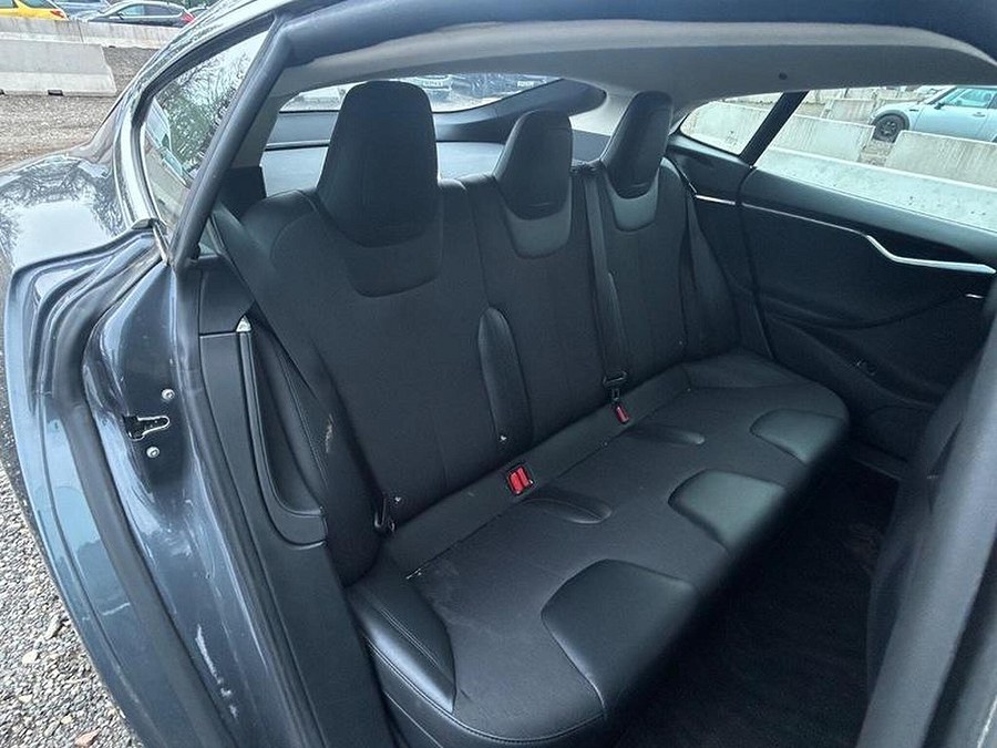 2015 Tesla Model S photo 10