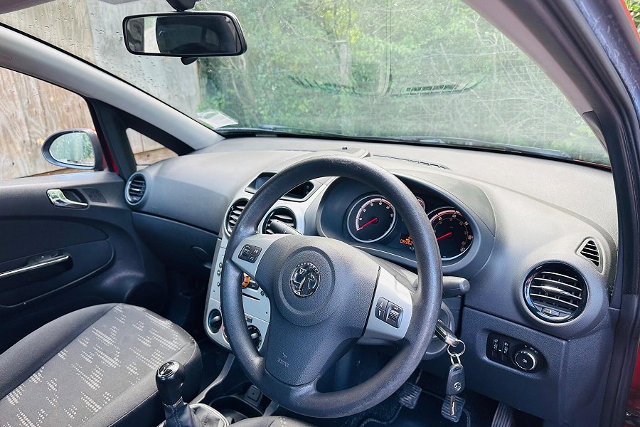 2013 Vauxhall Corsa photo 11